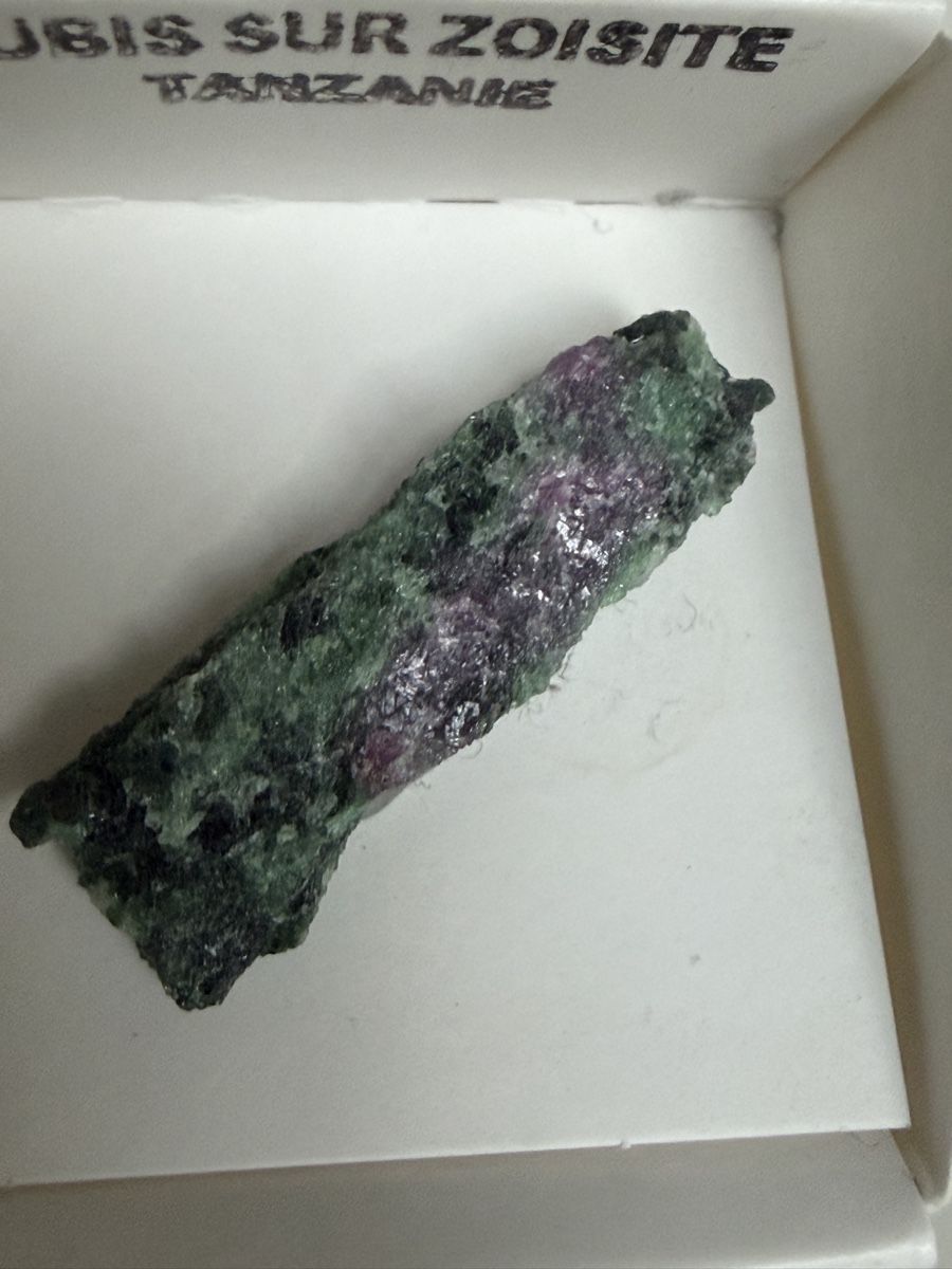 Edelsteine: Rubin-Zoisit – Gebraucht aus Gossau SG von sushifactory