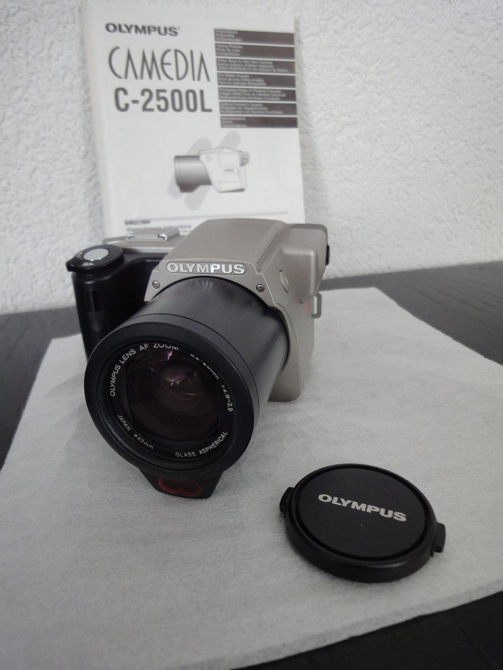 Olympus Fotocamera: OLYMPUS CAMEDIA C-2500L Digital-Camera – Usato da Biel/Bienne venduto da 07helios032