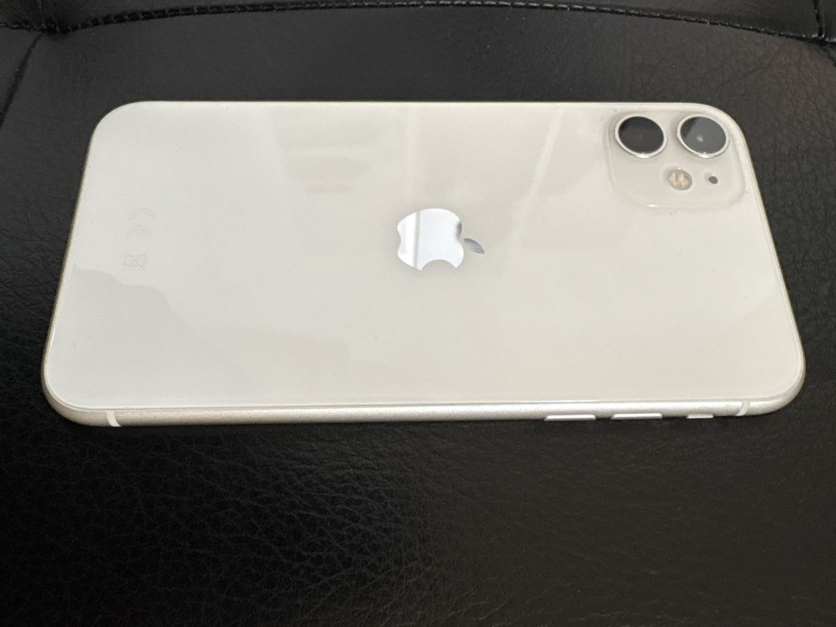 Apple Telefoni cellulari / Smartphones: iPhone 11 White 128GB mit Zubehör – Usato da Sisseln AG venduto da Leon_13 5