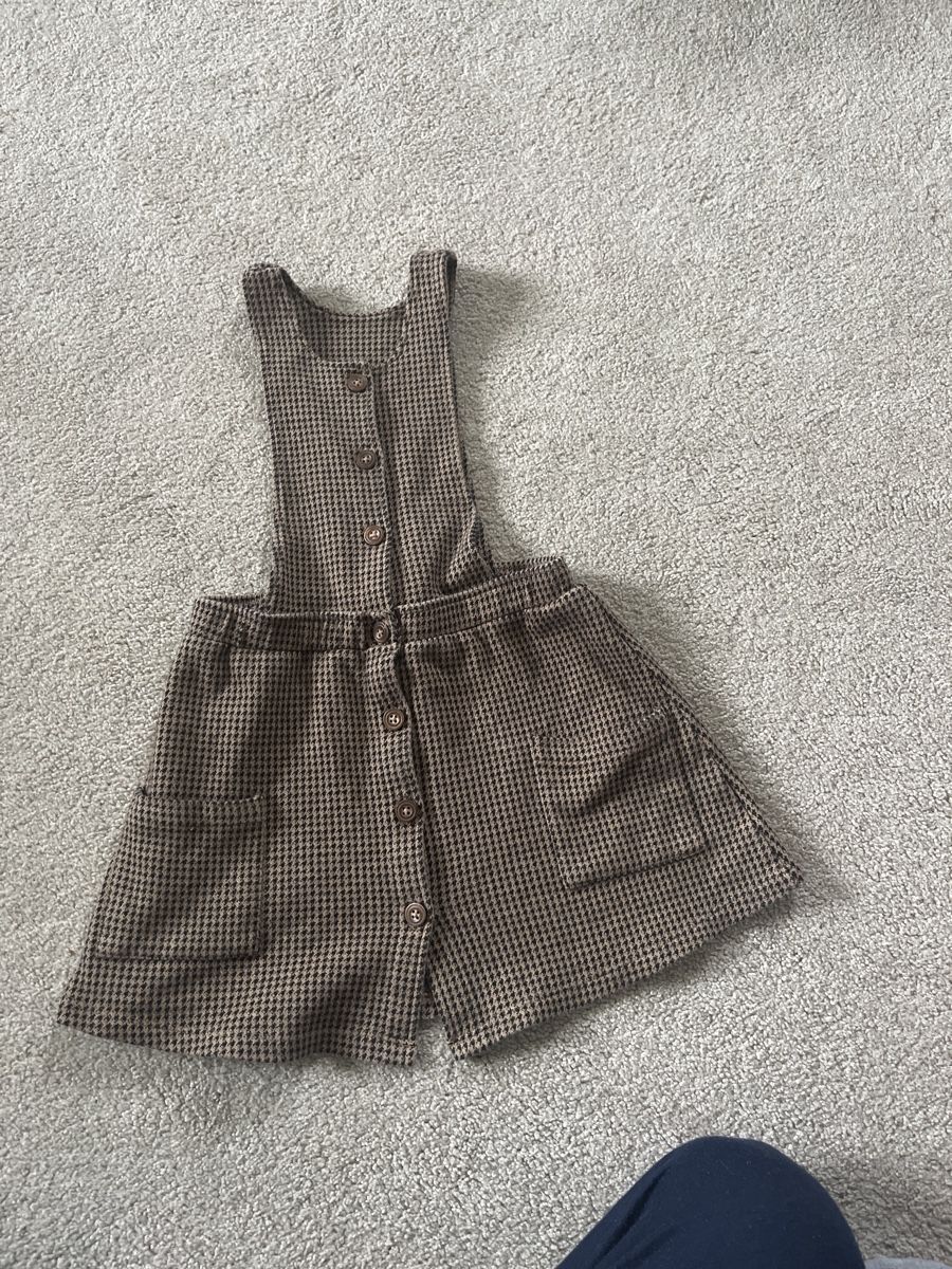 Vestiti & Gonne: Robe pour une fille Prénatal 104cm – Usato da Villars-Bramard venduto da dadesc