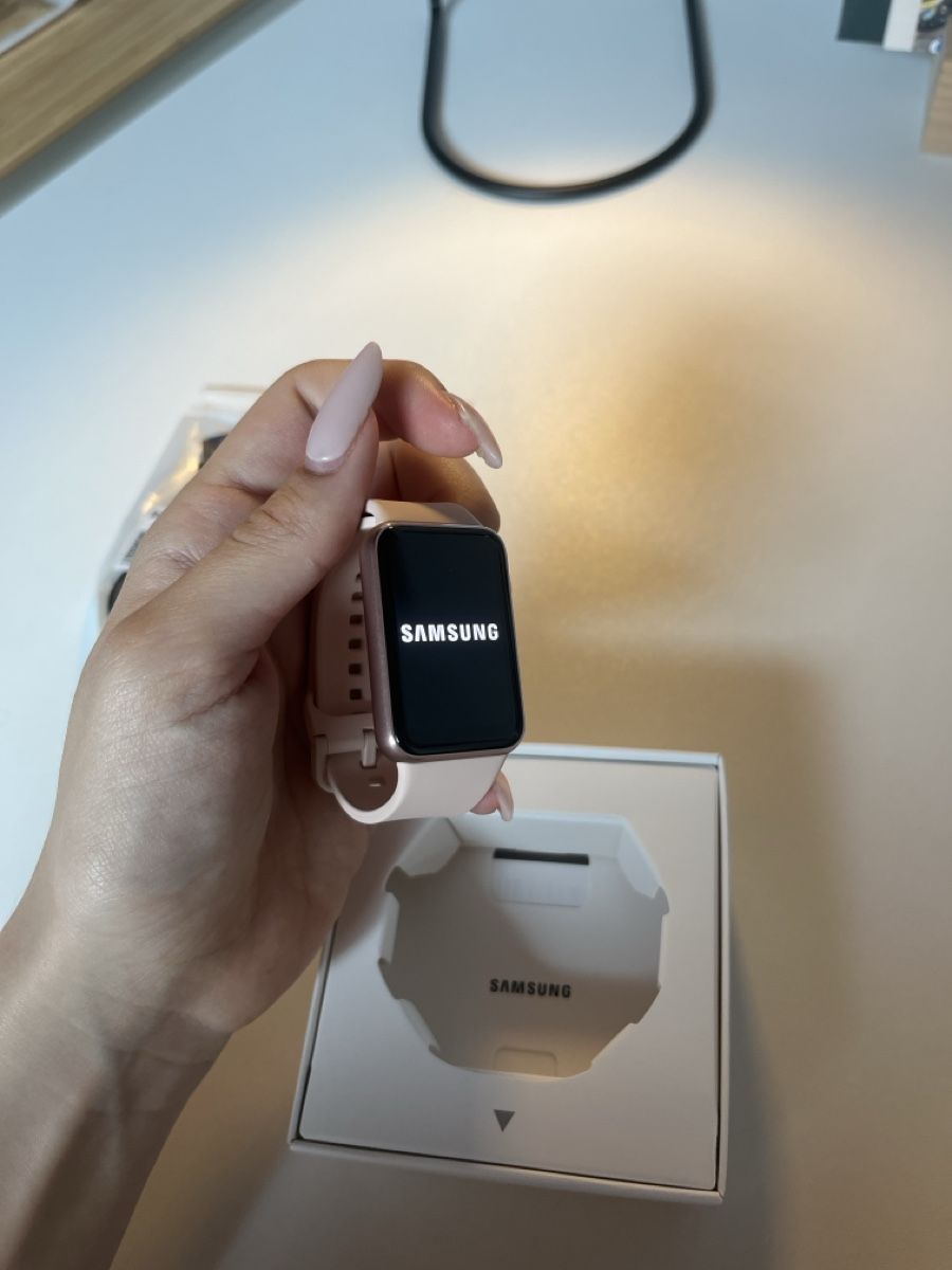Orologi: Samsung Galaxy Fit3, rose – Nuovo e nell'imballaggio originale da Delemont venduto da 9al_7nqw 4