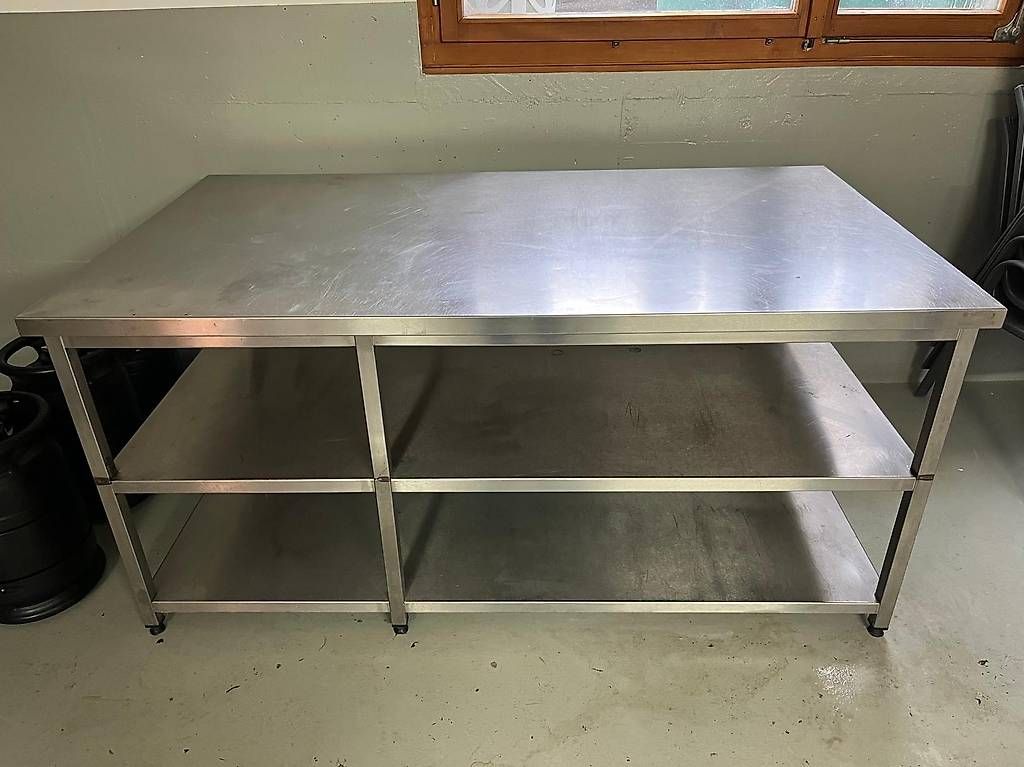 Tables: massiver edelstahl Tisch – D'occasion à Aarau par Muki93