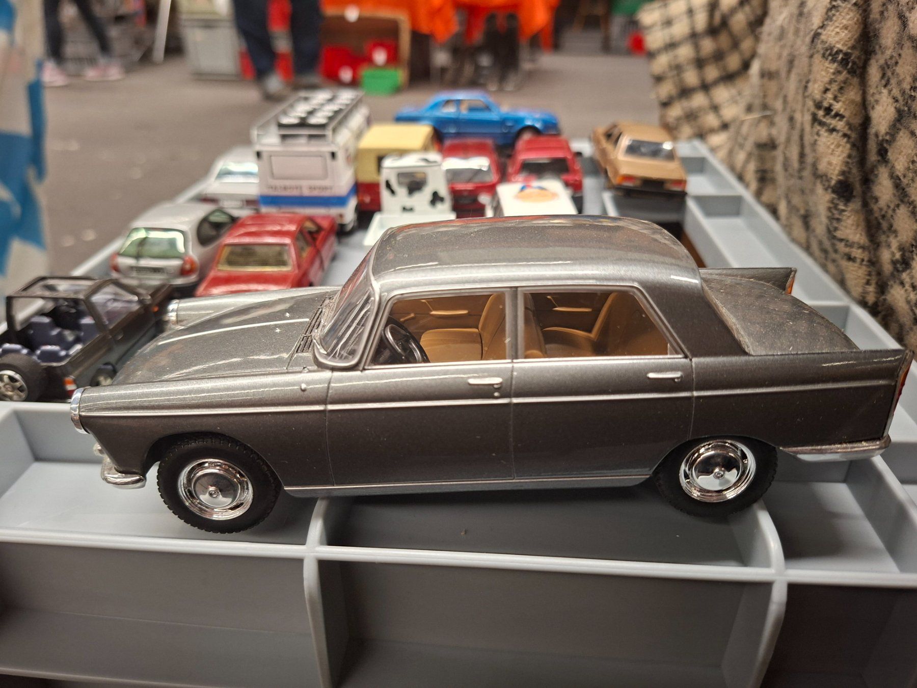 Peugeot Modellini d'auto: Peugeot 404 1:24 Modellauto – Usato da Balsthal venduto da redcarpet 5