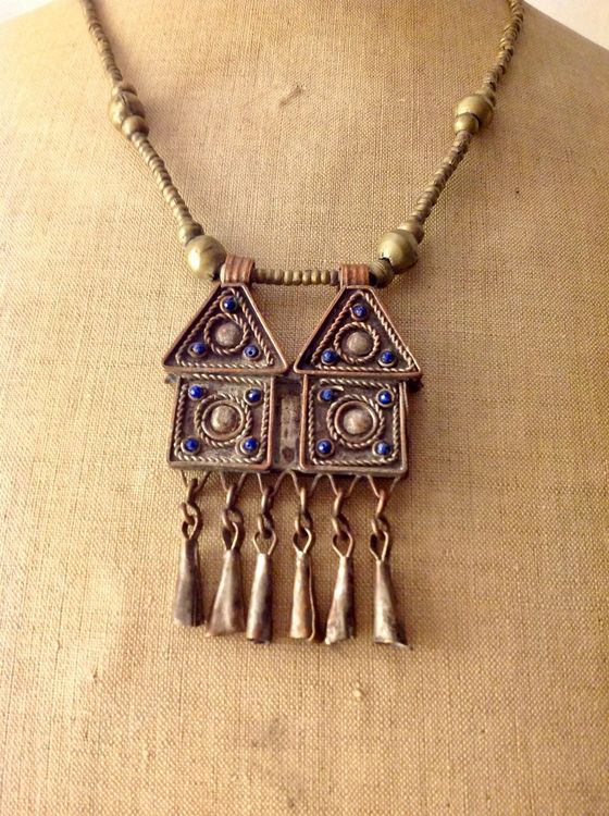 https://img.ricardostatic.ch/images/486b77cd-6041-4ad9-8371-10a56ea769c5/t_1000x750/e-hals-kette-antik-amulett-handarbeit-afghanistan-original