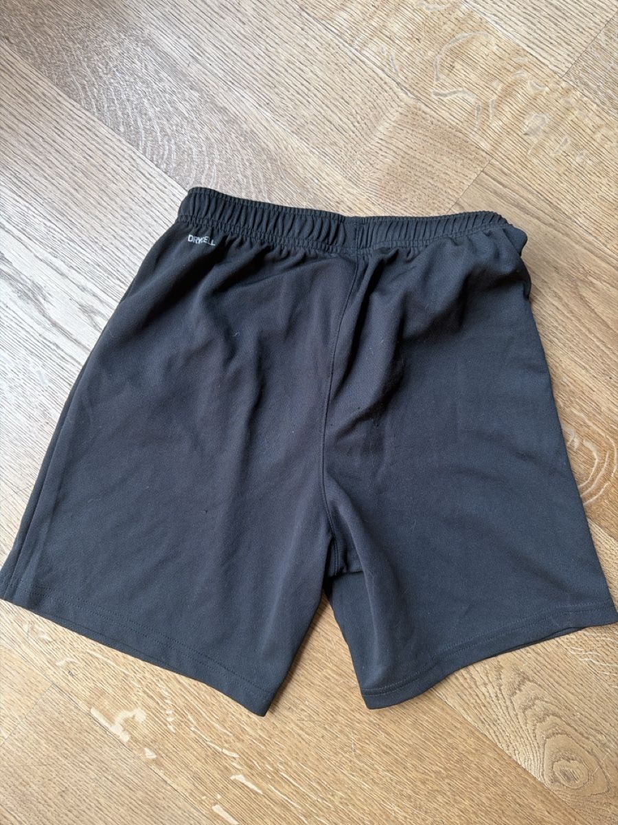 Puma Hosen: Schwarze Puma Sporthose Größe 164 – Gebraucht aus Zug von kam_m856 1