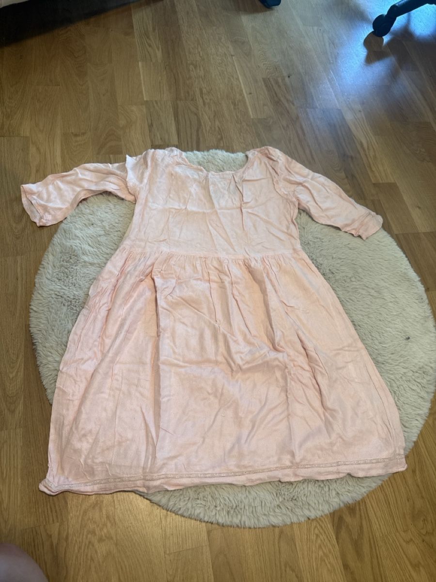 Yes Or No Vestiti: Süsses Rosa Kleid – Usato da Sevelen venduto da Shelly