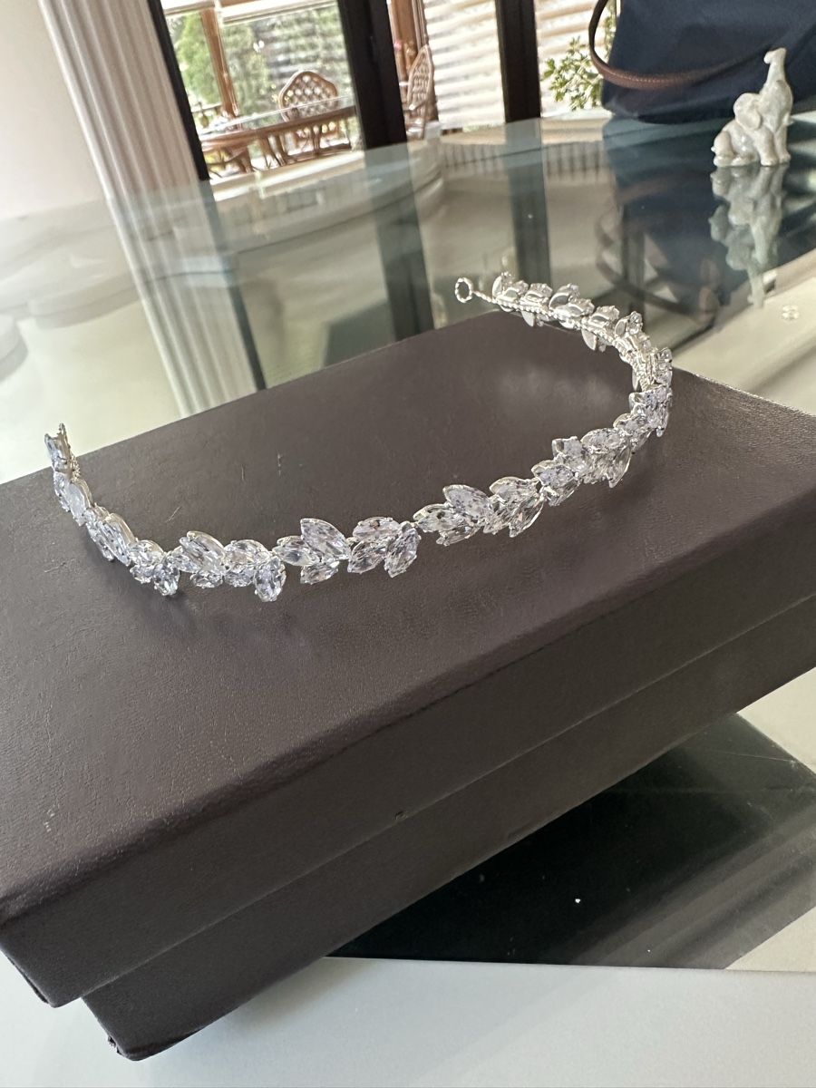Accessori per capelli: Sparkling Crystal Tiara - Perfect Wedding Accessory! – Usato da Horgen venduto da Elizhadz 2
