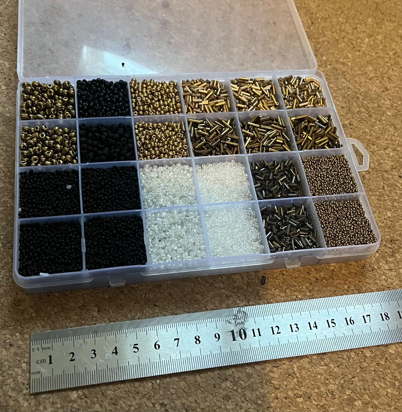 Kit bricolage: Grosse Perlenbox Seed Beads + Bugle Beads 6/0 8/0 11/0 15/0 – Nuovo (secondo la descrizione) da Zuchwil venduto da MLV92 2