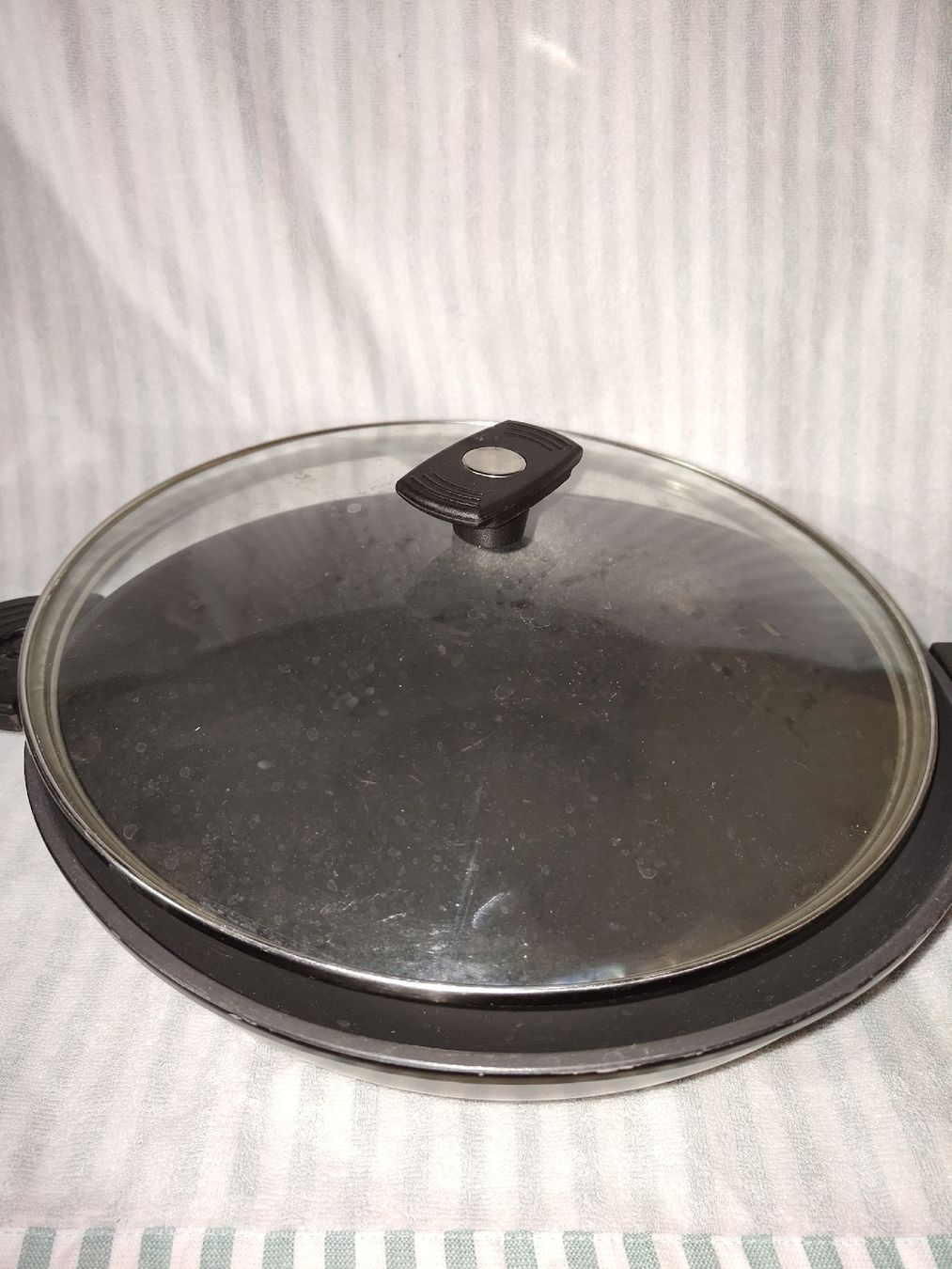 Poêles: Wok aus Aluminium – D'occasion à Buochs par Timo_________M 1
