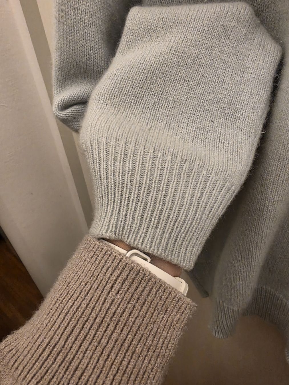 Zara Pulls & Sweat-shirts: Zara Kaschmir Pullover hellblau Grösse M gebrauchter Zustand – D'occasion à St. Gallen par heartbug 2