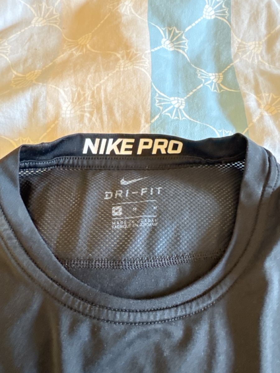 Nike T-Shirts: Nike pro – Gebraucht aus Menzingen von Dali2504 1