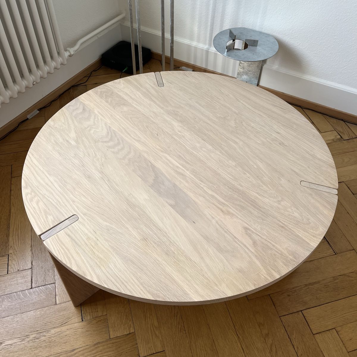 Oyoy Tavoli: OYOY Couchtisch 90 cm Durchmesser – Nuovo (secondo la descrizione) da Basel venduto da Magali82 1