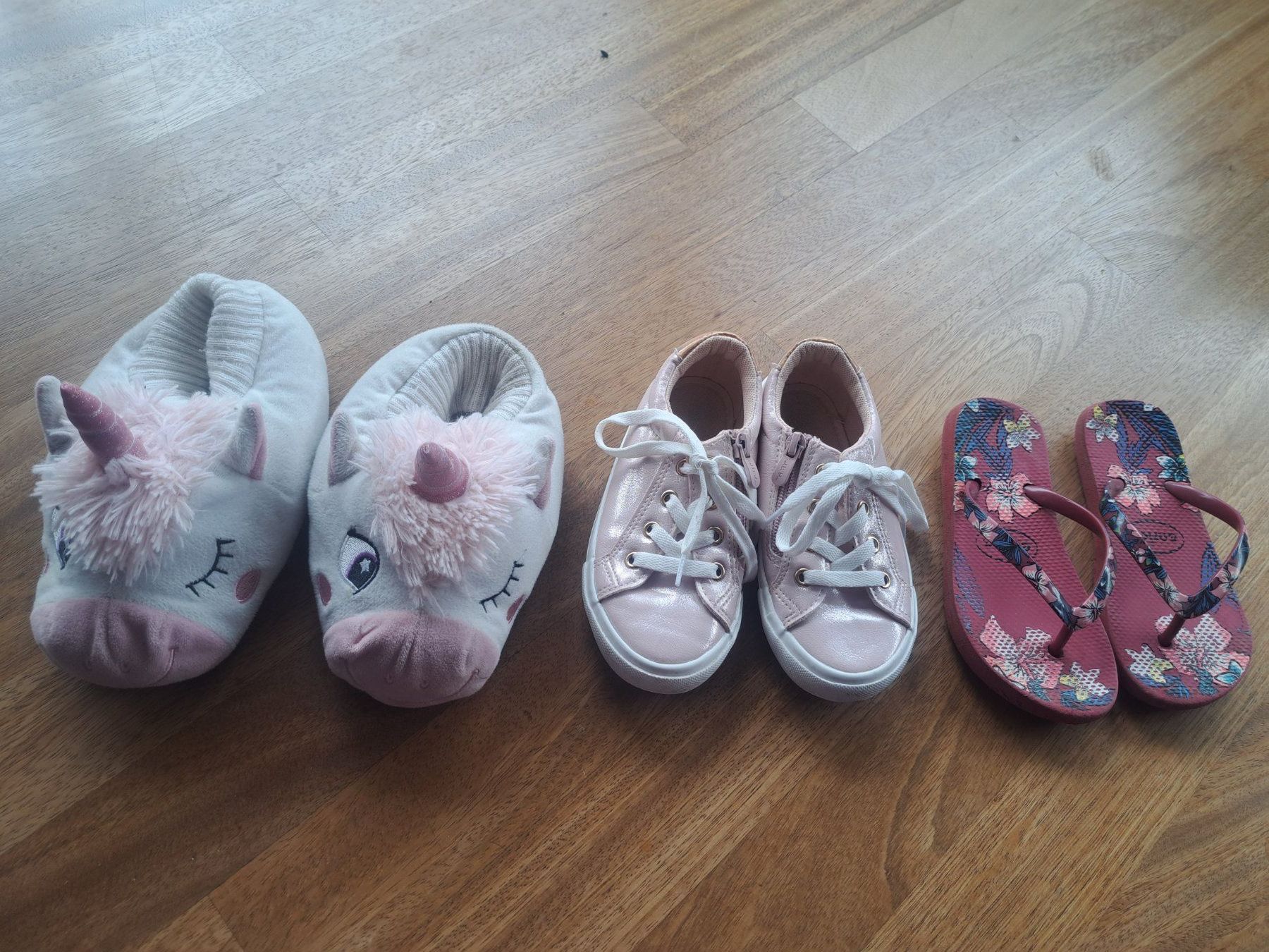 Chaussures filles: Schuhpaket Mädchen Grösse 27 – D'occasion à Thun par SiHoSt