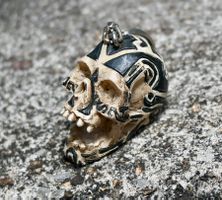 Totenkopf - Schlüsselanhänger 1998 signed WUI - Tribal Skull