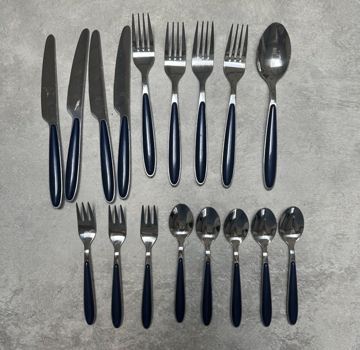 Bestecksets: Besteckset blau 17 teilig – Gebraucht aus Sevelen von tracy95