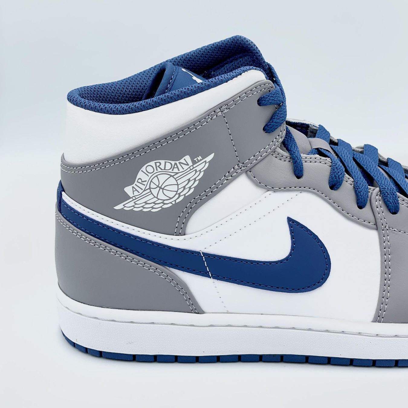 Jordan Herrenschuhe: Nike Air Jordan 1 Mid True Blue EU 44 – Neu und originalverpackt aus Erlinsbach von sasneakers 2