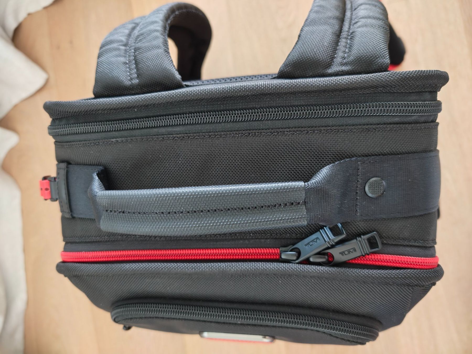 Tumi Zaini: TUMI Alpha Brief Pack, Black/Red Special, neu, CH-Quittung – Nuovo e nell'imballaggio originale da Immensee venduto da Pelab 8