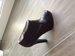 Chaussures neuves - noir - taille 39 - jamais portées