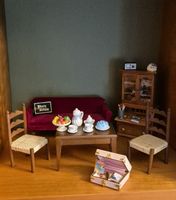 Wohnzimmer mit viel Zubehör für Puppenhaus/Puppenstube 
