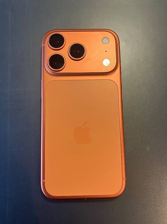 Telefoni cellulari / Smartphones: iPhone 17 Pro Orange 256 GB – Usato da Basel venduto da spalluto