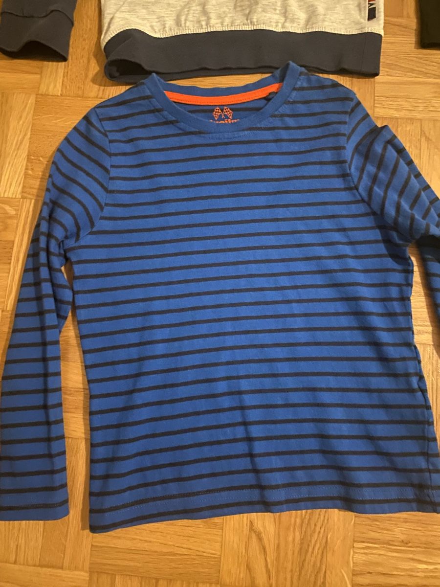 Hemden, T-Shirts & Polos: Kinder T-Shirts Langarm Grösse 110/116 – Gebraucht aus Zürich von zd_1965 3
