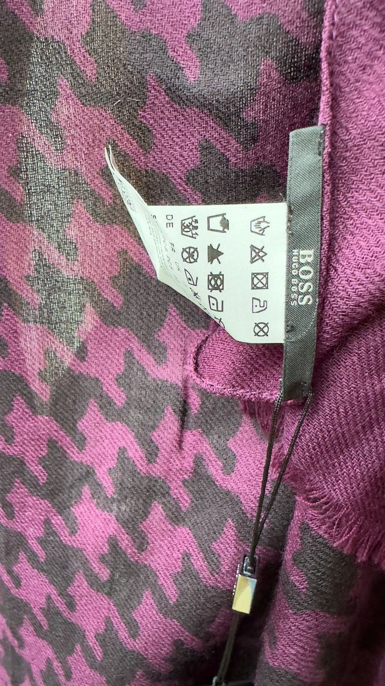 Hugo Boss Foulard & Sciarpe: Schal Boss – Nuovo e nell'imballaggio originale da Adliswil venduto da RicPro 1