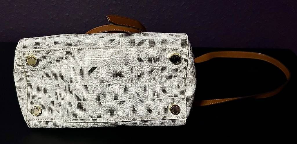 Michael Kors Taschen für Damen: Michael Kors Handtasche MK Logo – Gebraucht aus Arboldswil von  2
