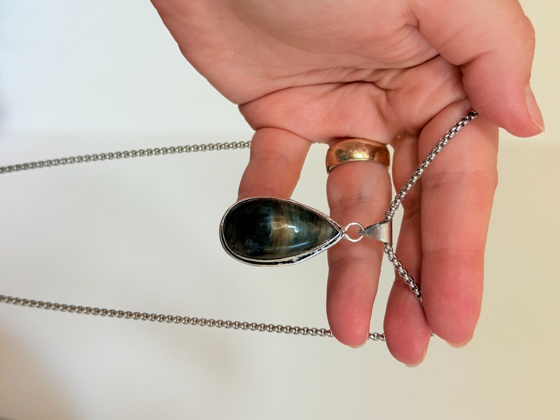 Ketten: Labradorite necklace – Neu und originalverpackt aus Genève von AGBERG 2