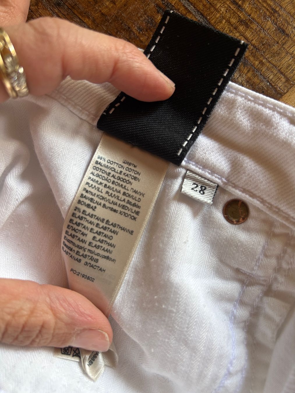 Mankind Pantaloni: 7 for all mankind Shorts - W28 – Usato da Illnau venduto da Monkky 7