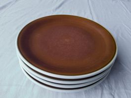 4 grandes assiettes brunes - RÖSSLER?