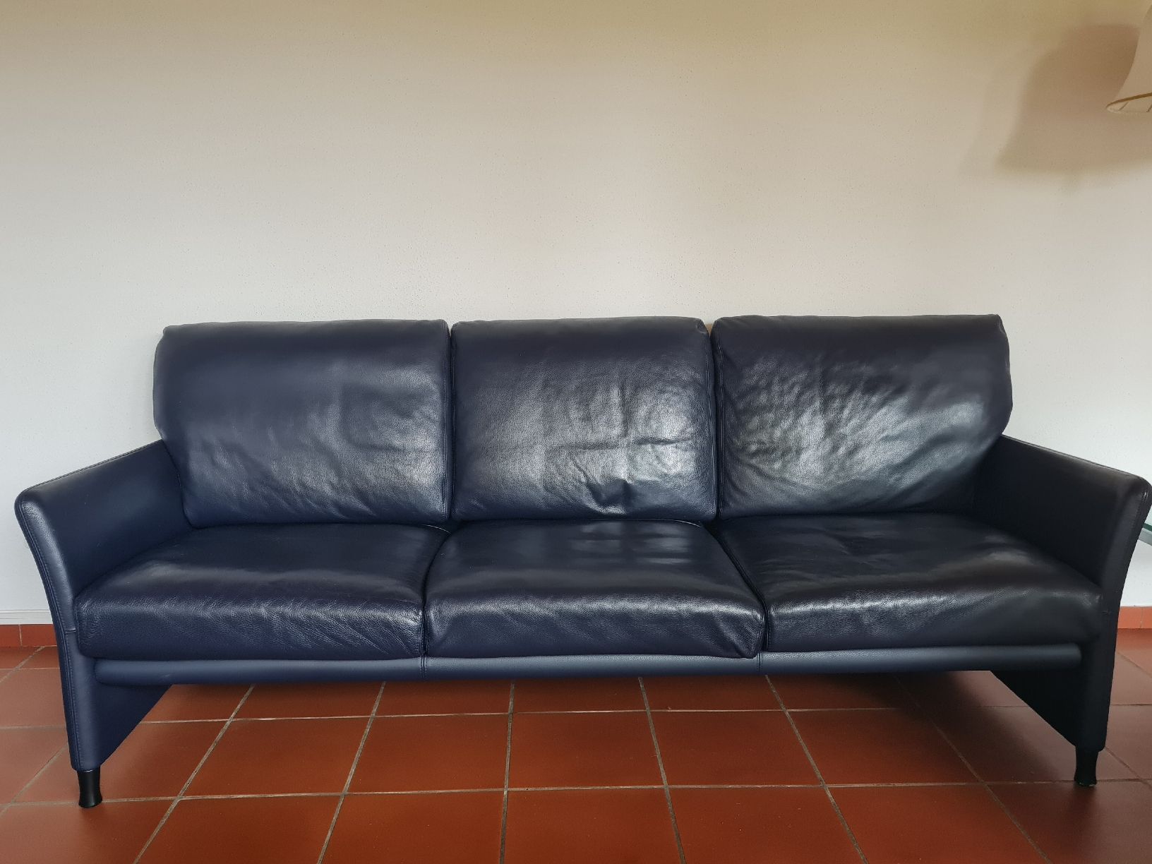Knoll Divani: Dunkelblaues Leder Sofa /Marke "Walter Knoll" – Usato da Kleinandelfingen venduto da reg_yg6p