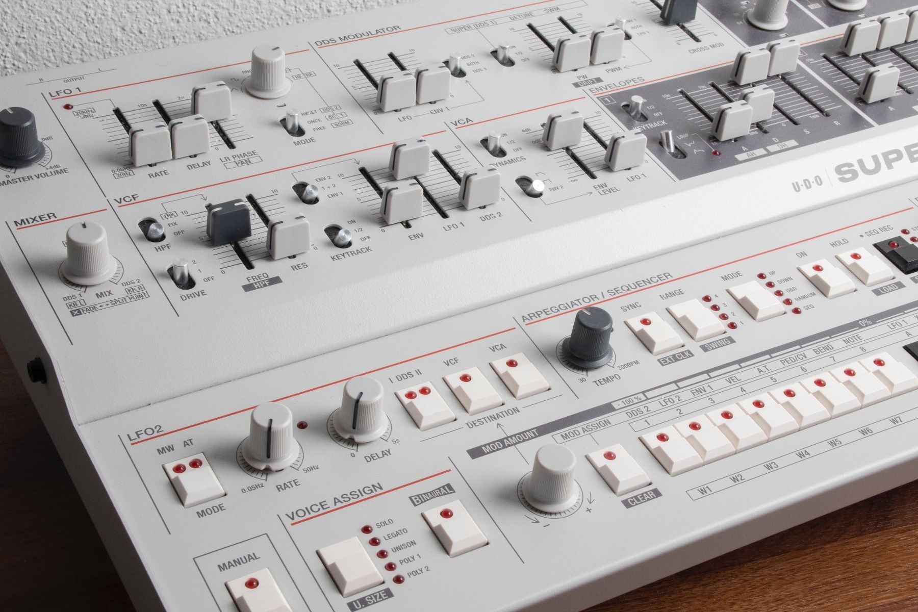 Musikinstrumente: UDO SUPER 6 Synthesizer Super6 Synth – Gebraucht aus Emmen von babmusician 1