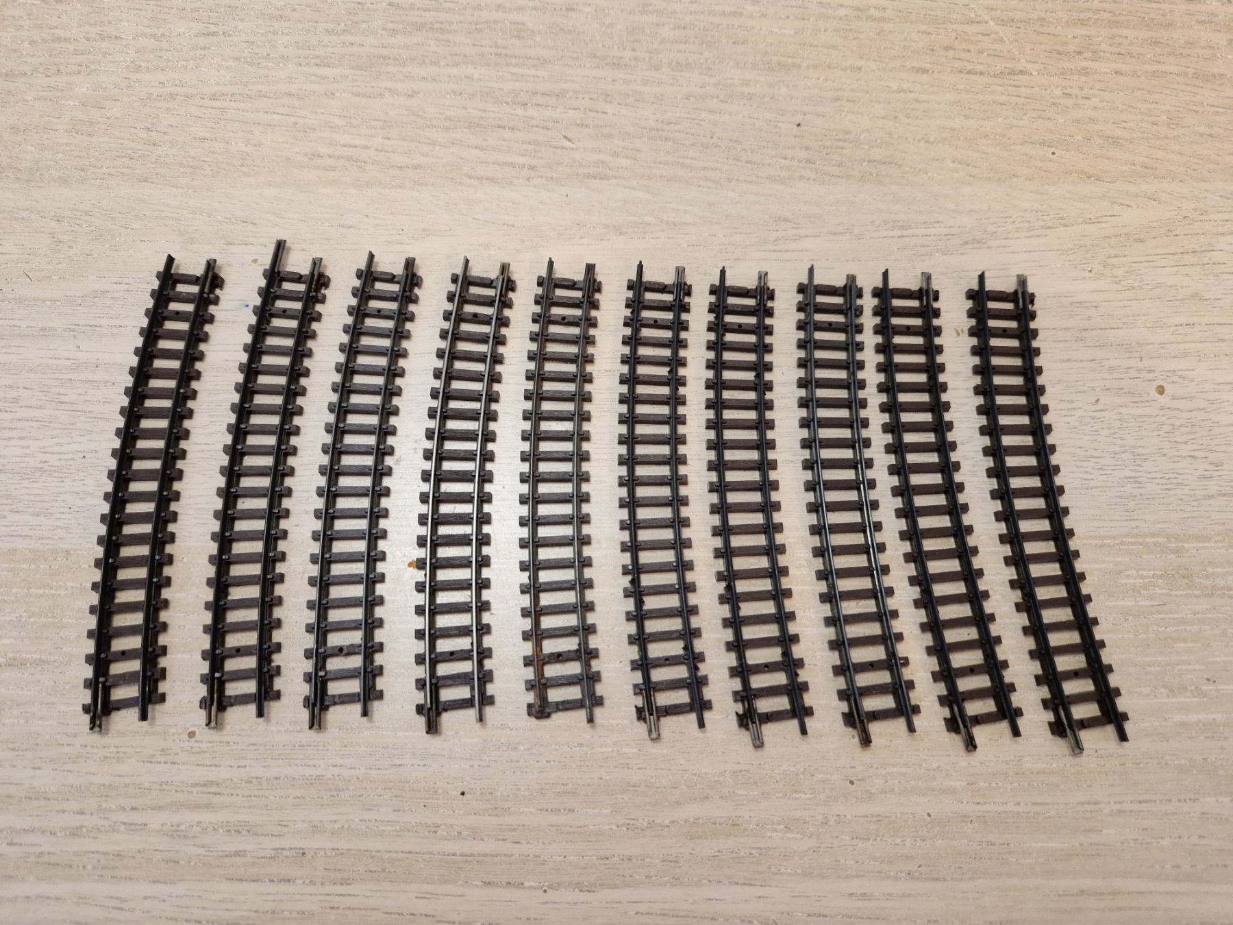 Arnold Modellini di ferrovie: Arnold N 10 x 0154 Gebogenes gleis – Usato da St-Aubin-Sauges venduto da tantome