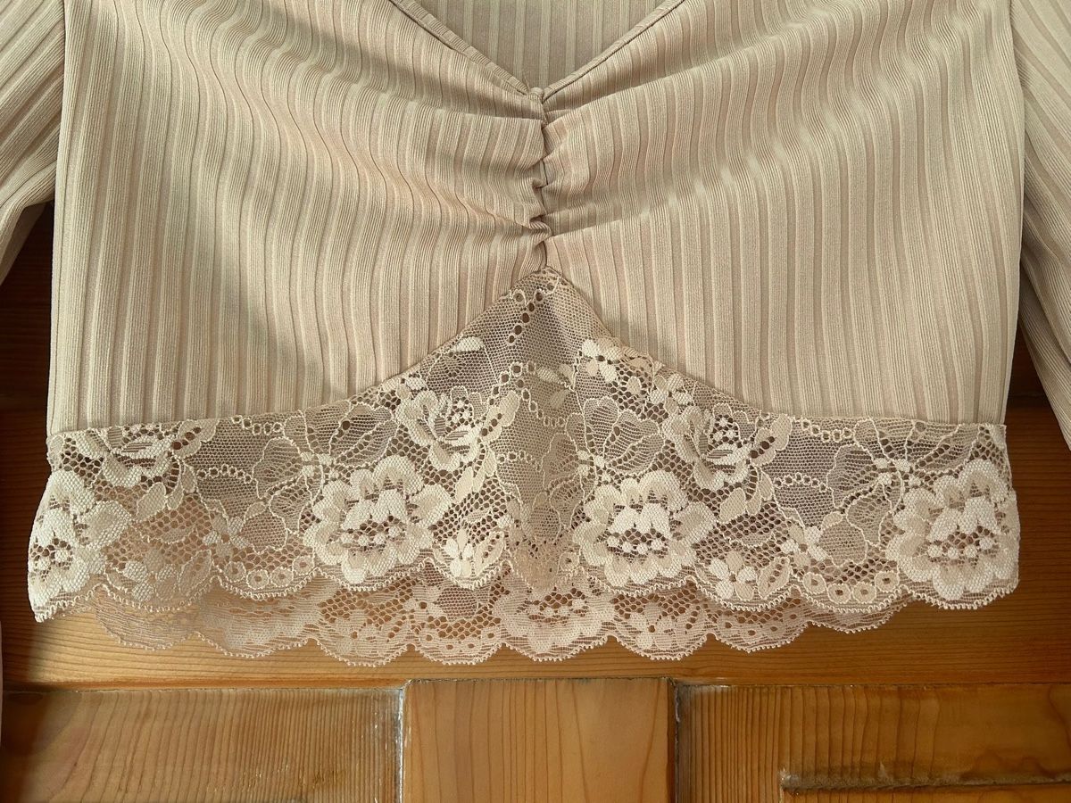 Shein Maglioni & Felpe: Beige Langarmshirt mit Spitze in Grösse S – Usato da Frauenfeld venduto da lin_77m9 2