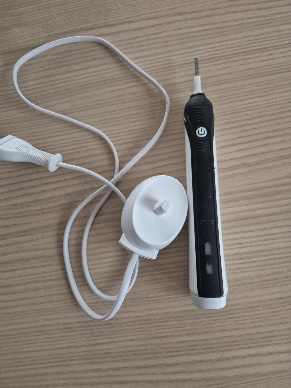 Oral B Cura dei denti: Brosse à dent électrique Oral B  – Usato da Courroux venduto da blabla90 2