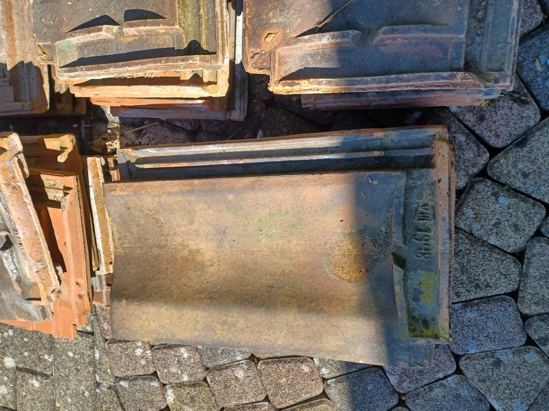 Steine & Dachziegeln: Dachziegel – Gebraucht aus Rüfenacht BE von zur_2s9l 3