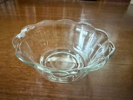 Glasschälchen mit Zackenrand guter Zustand 12cm Durchmesser
