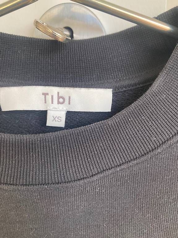 Pullover & Sweatshirts: Pullover mit Schulterpolster von tibi – Gebraucht aus Zürich von rundeshaus1 2