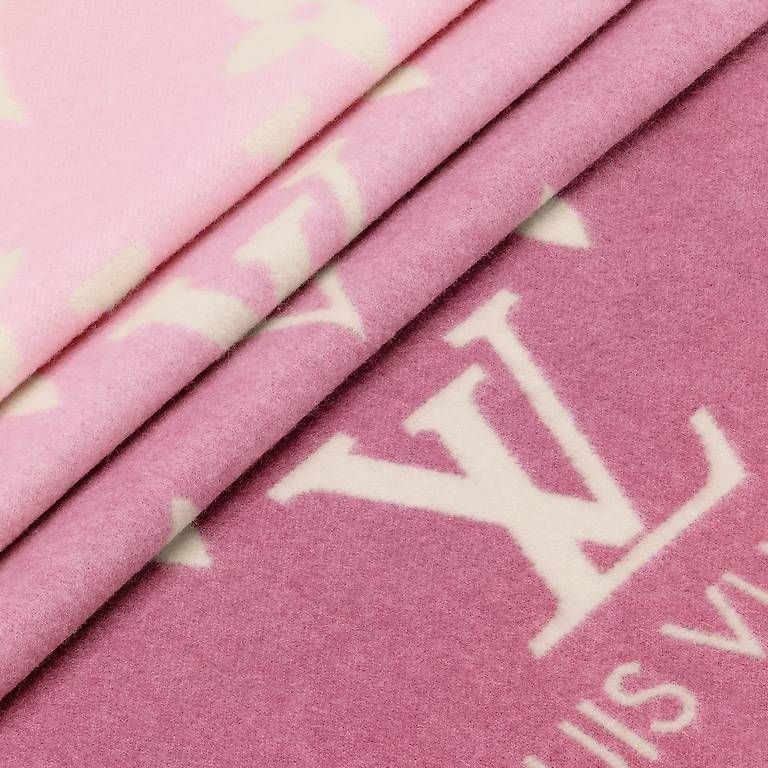 Louis Vuitton Foulard & Sciarpe: LV Reykjavik Rosa Beige – Usato da Ottenbach venduto da RaRo