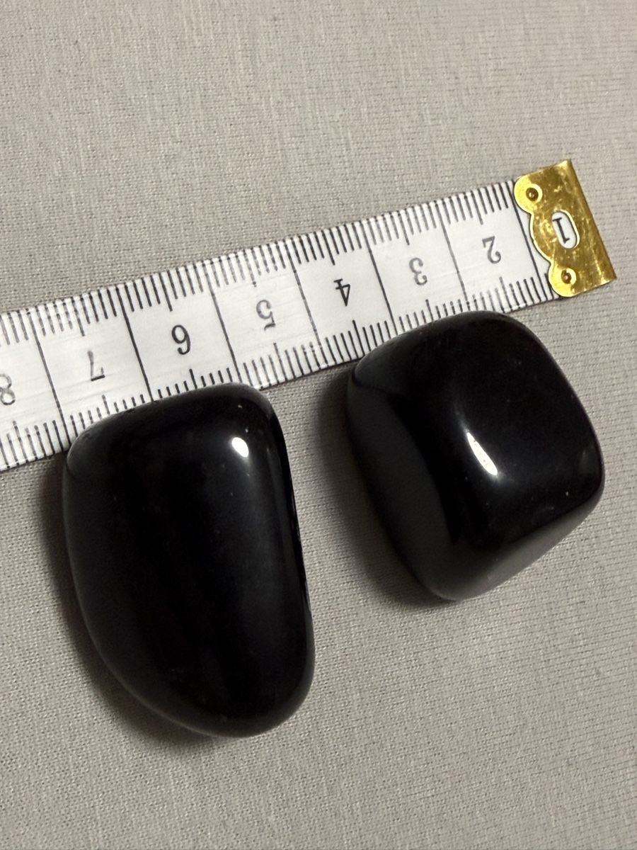 Mineralien & Heilsteine: 2Sk Schwarz Steinen – Gebraucht aus Oberhof von RealStone 1