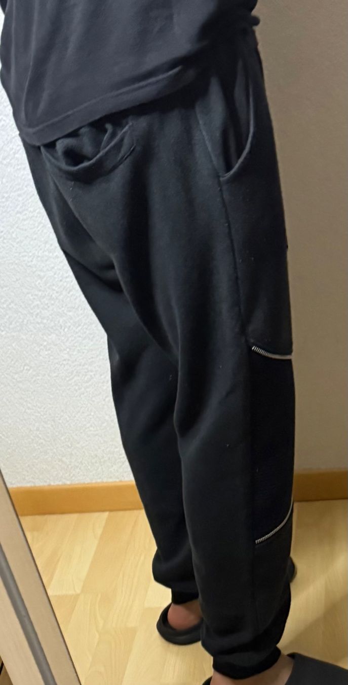 Pantaloni: Schwarze Trainerhose – Usato da Suhr venduto da sel_w2yg 3