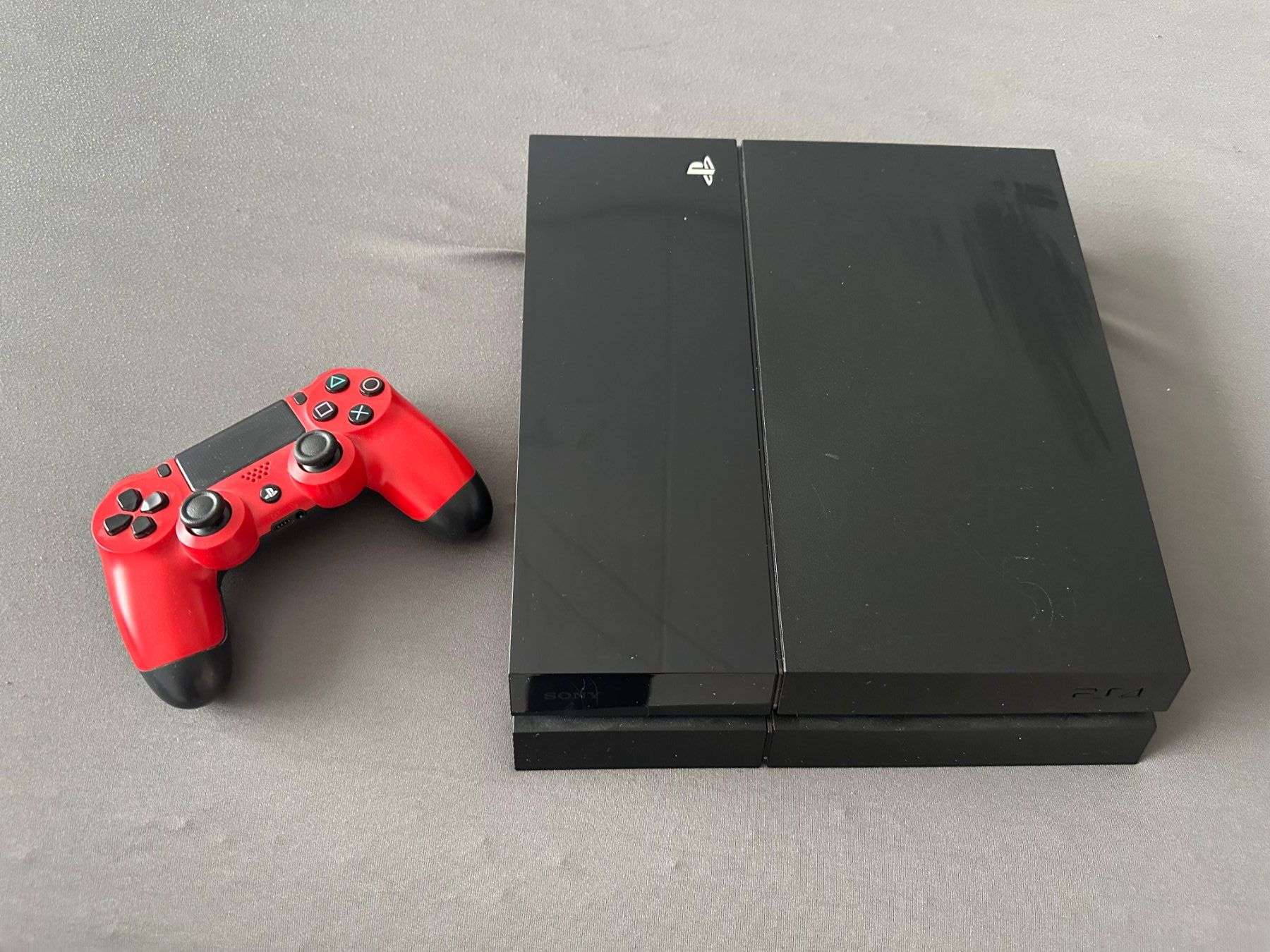 Sony Consoles: PS4 mit Games Bundle + Controller – D'occasion à Würenlingen par sil_66xg