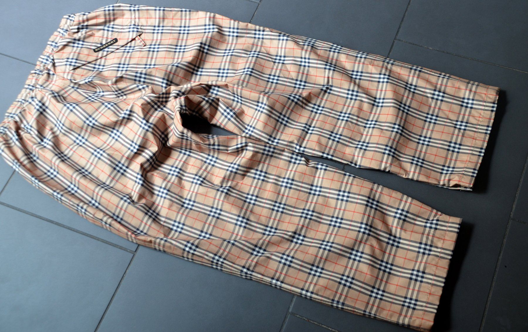 Burberry Pantaloni: Burberry Hose / pantalon 3/4 .S – Usato da Collonges venduto da arashee 4