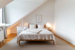 IKEA TARVA Bett 160x200 +Lattenroste, Matratze & Nachttische