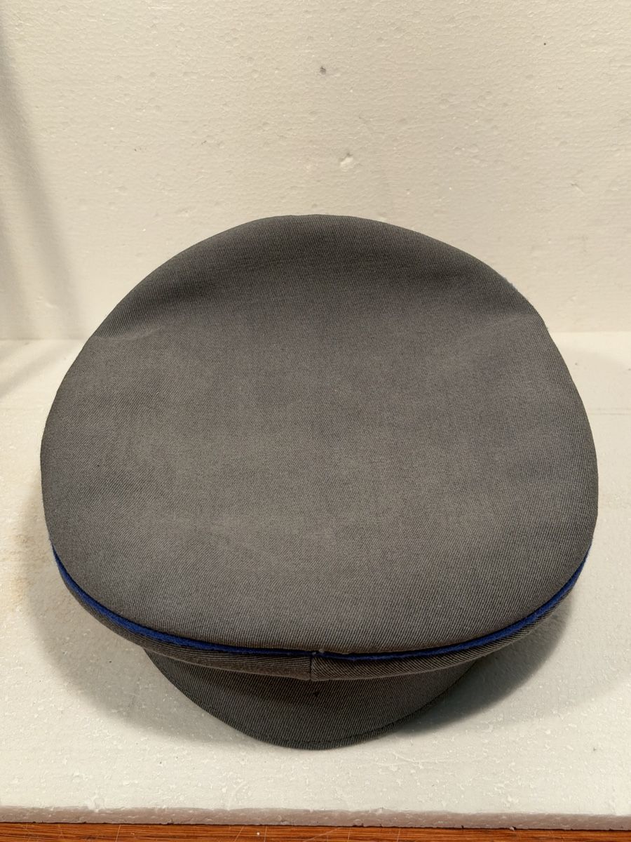 Copricapi, berretti & cappellini: Peaked Cap grey blue trim gold emblem  – Usato da Lausanne venduto da vas_cdb2 2