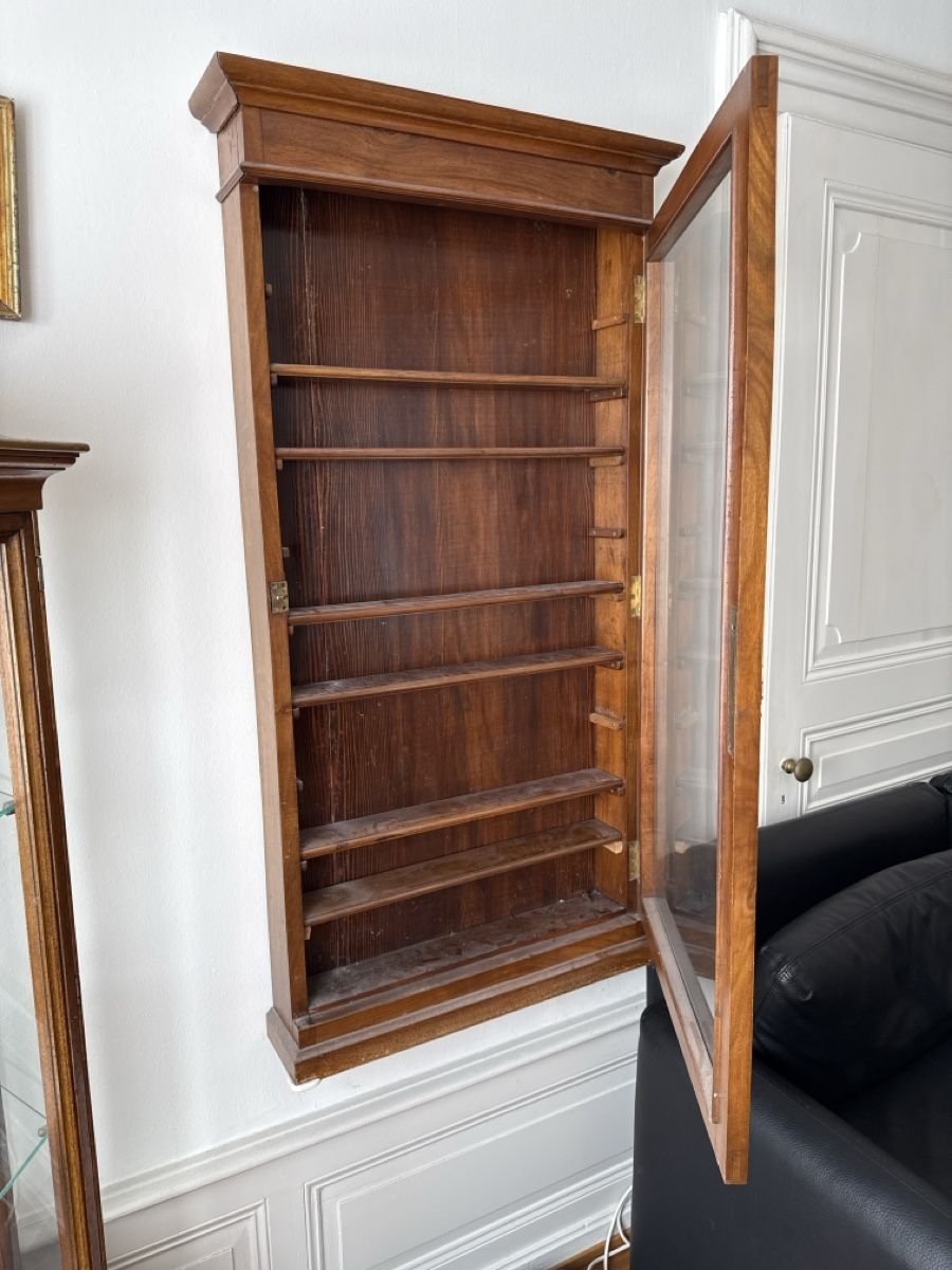 Vitrinen: Tolle, antike Vitrine, Nussbaum – Gebraucht aus Basel von Ramses1179 3
