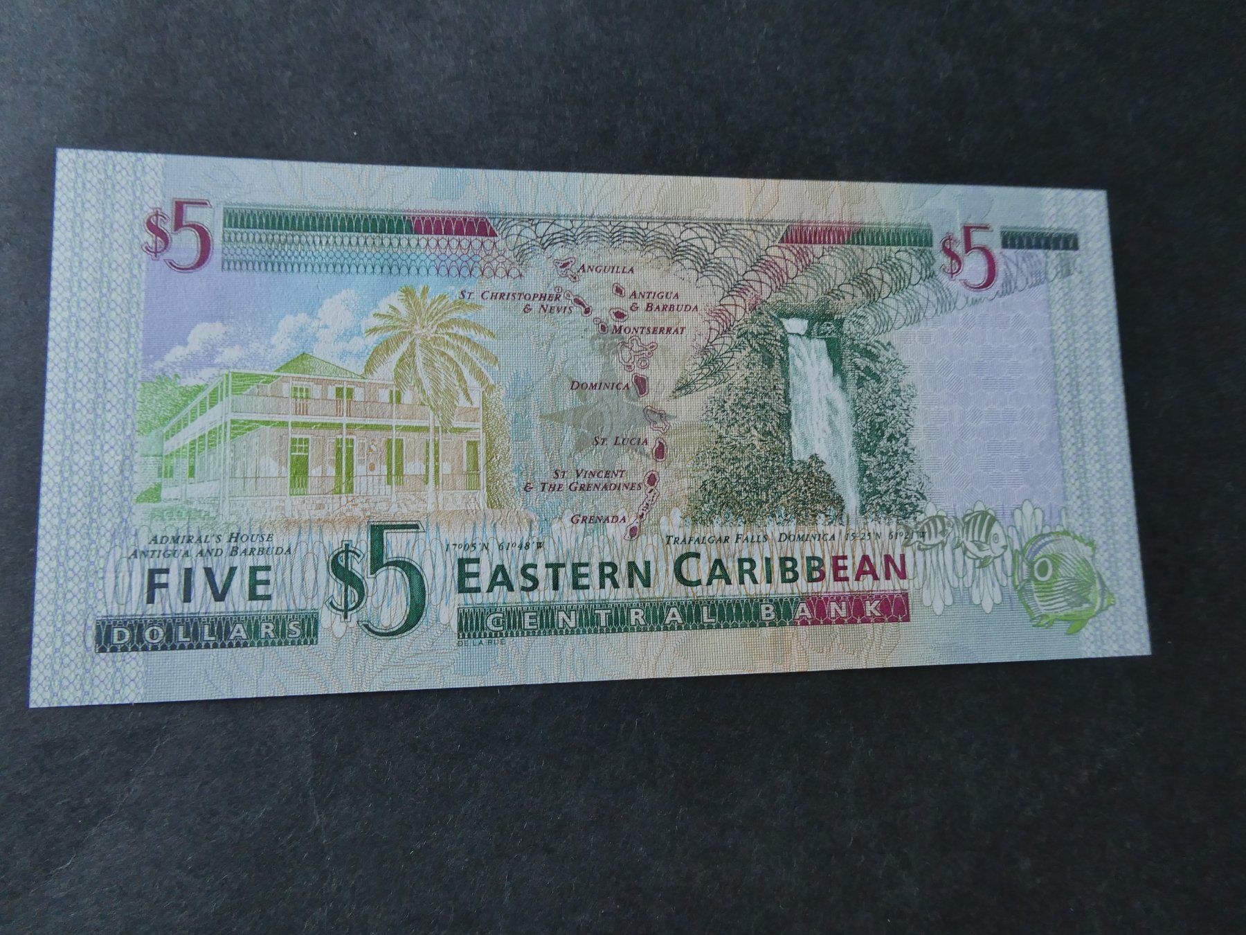 Banknoten: Eastern Caribbean, 5 Dollars    - ungefaltet – Gebraucht aus Hinterforst von Rohusri 1