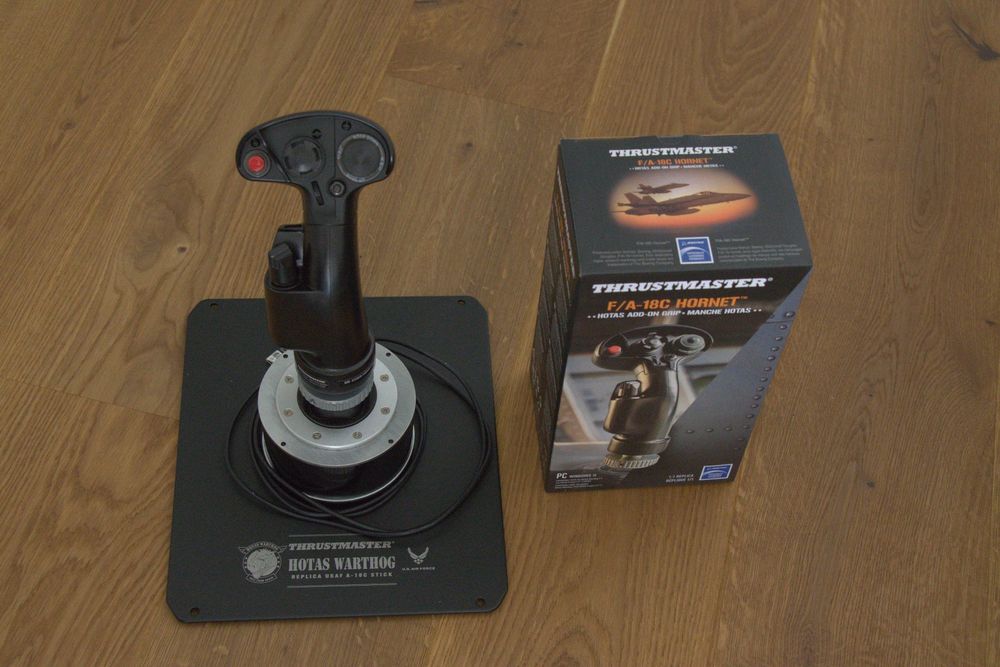 Thrustmaster Warthog HOTAS + Rudder + F/A-18 Flightstick (Gebraucht) in ...
