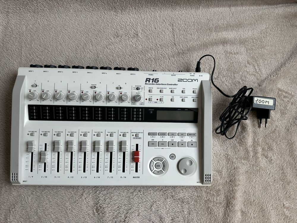 Zoom R16 – Multitrack-Recorder, Audio-Interface & Controller (Gebraucht ...