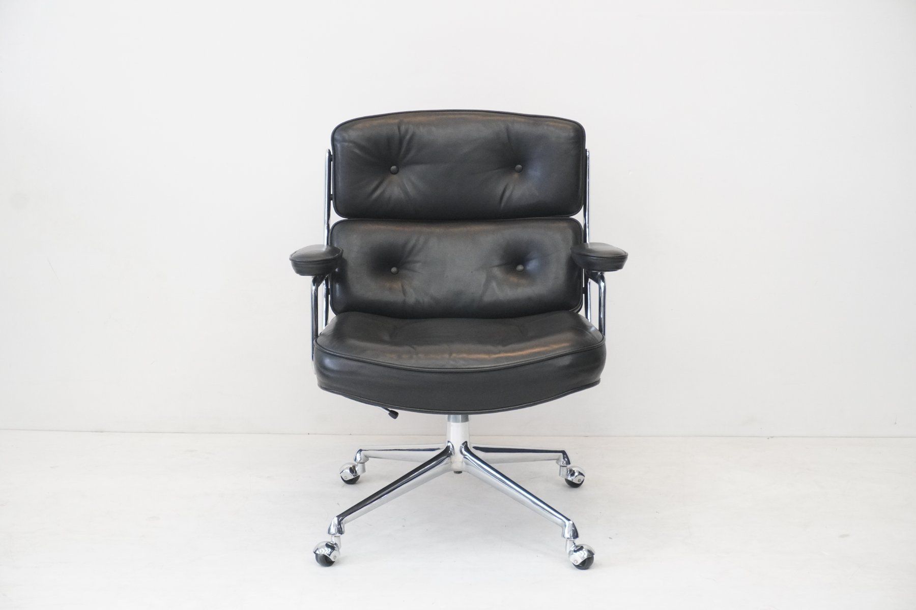 Vitra Poltrone: Vitra Eames Lobby Chair ES104 nero – Usato da Bad Zurzach venduto da QLASSIQ 1